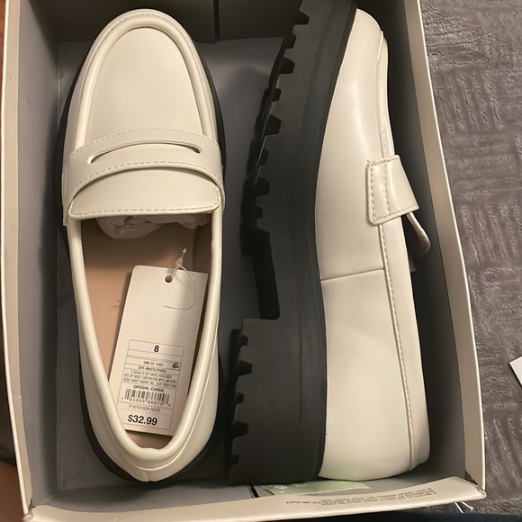 A new day...  size 8 white thick soul loafers - Picture 2 of 4